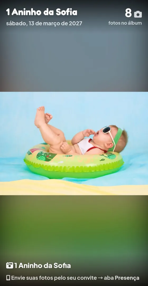 Telão mostrando a foto do bebê na boia, com 8 fotos no álbum e o recado envie suas fotos pelo seu convite